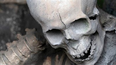 كيف تحولت جماجم ضحايا بركان فيزوف إلى أدمغة زجاجية؟