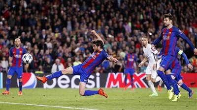 رومانو: أياكس يخطط لضم بطل ريمونتادا برشلونة على سان جيرمان 