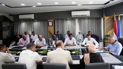 محافظ أسوان يعقد اجتماعا تنسيقيا لبحث محاور إنجاح فعاليات حملات النظافة 