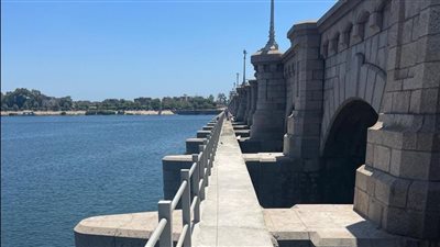 تقرير على مكتب وزير الري يكشف تفاصيل تنفيذ مشروع تأهيل قناطر ادفينا