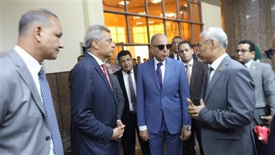 محافظ المنيا: كل الدعم لتسهيل الاجراءات اللازمة للانتهاء من مشروعات القطاع الصحي