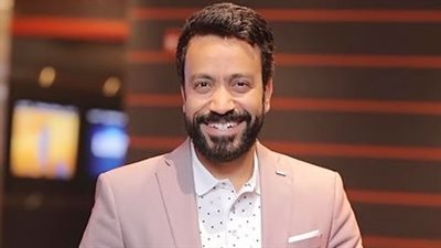 سامح حسين يهدي برنامج قطايف لـ التلفزيون المصري