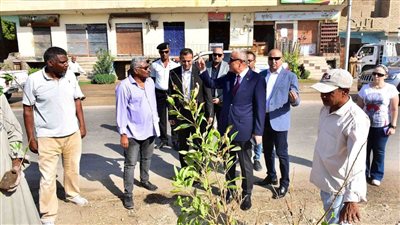 جولة تفقدية لمحافظ الأقصر بمدينة القرنة لمتابعة أعمال مشروعات التنمية
