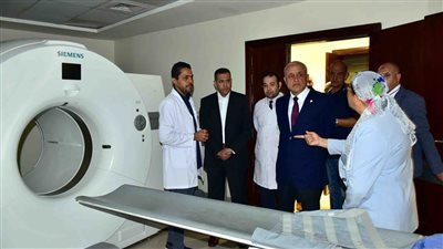 محافظ الأقصر يزور مستشفى علاج الأورام لتقديم الدعم لمرضى السرطان