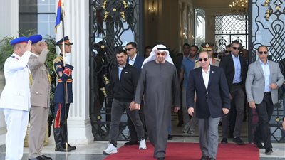 الرئيس السيسي يودع الشيخ محمد بن زايد بعد زيارته لمدينة العلمين