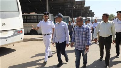 محافظ المنيا يناقش تطوير وسائل النقل الداخلى ويوجه بإضافة خطوط جديدة 
