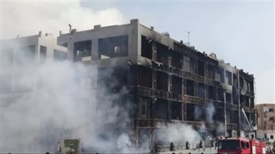 حريق «مول العبور» يلتهم المبنى بأكمله ومسئول بالقليوبية يكشف التفاصيل