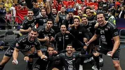 عمالقة وهنجيب ميدالية.. أحمد موسى يشيد بلاعبي منتخب اليد