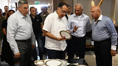 «مدبولي» يزور مصانع الشركة المصرية الألمانية لصناعة البورسلين 