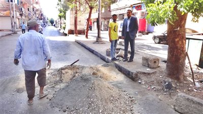 30 طن مخلفات.. رئيس مدينة الأقصر يقود حملة نظافة موسعة في المدينة 