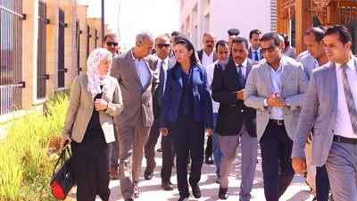 وزيرة التضامن ومحافظ مطروح يتفقدان مجمع «تحيا مصر» للخدمات الحكومية بالعلمين