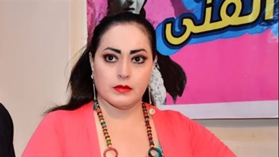 انتقادي سبب رزق اللجان الإلكترونية.. أول تعليق للفنانة هند عاكف عن فستانها المثير للجدل (فيديو)
