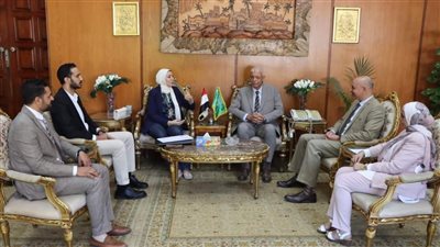 رئيس جامعة المنوفية يستقبل وفد 