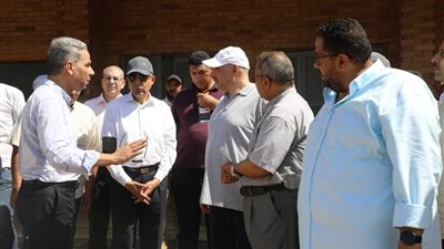 محاظ المنيا يتفقد المشروعات الخدمية الجارى تنفيذها بقرية بلهاسة 