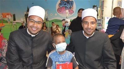 زيارة وفد من الأزهر الشريف لمرضى الأورام فى الأقصر 