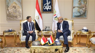 وزير الطيران المدني يستقبل السفير السنغافوري لبحث التعاون المشترك بين البلدين 