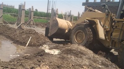 ازالة 4 حالات تعدى علي أرضي زراعية غرب محافظة الأقصر 