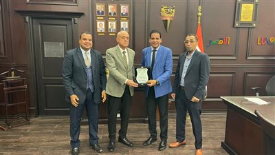 محافظ الأقصر يستقبل وفد نقابة الزراعيين بالمحافظة