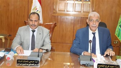 رئيس جامعة المنوفية يترأس اجتماع مركز تسويق الخدمات الجامعية