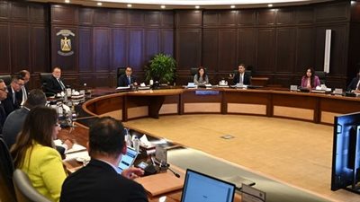 رئيس الوزراء يترأس اجتماع المجموعة الاقتصادية