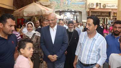 محافظ القليوبية يشارك الأخوة الأقباط فرحة مولد السيدة العذراء بمسطرد.. صور