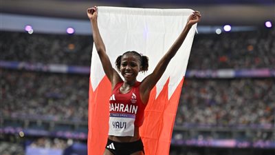 حققت رقم أوليمبي قياسي.. العداءة البحرينية يافي تفوز بسباق 3000 متر 