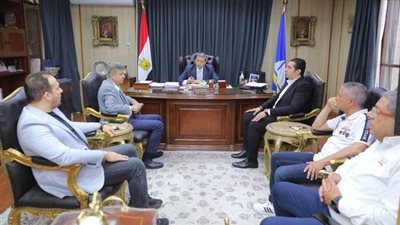 محافظ دمياط يناقش مع ممثلى الغرفة التجارية وشعبة الأثاث آليات دعم الصناعة 