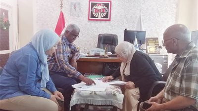 وكيل تعليم القاهرة تتابع آليات تقليل الكثافات بمدارس بإدارة المعادى