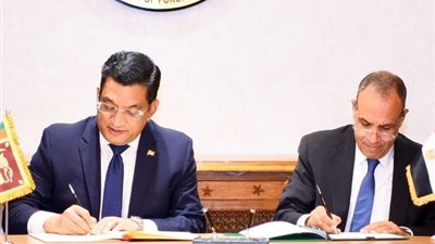  وزير الخارجية والهجرة يجري مشاورات سياسية مع نظيره السريلانكي
