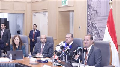 تفاصيل أول مؤتمر صحفي لوزير المالية الجديد (صور)