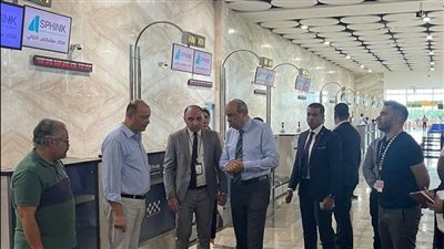 وزير الطيران يقوم جولة تفقدية مفاجئة لمطار سفنكس الدولى لمتابعة موقف التشغيل 