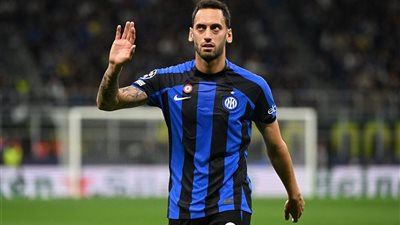 هاكان: لا زلت أمتلك نفس الرغبة فى البقاء مع إنتر ميلان