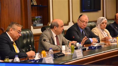 وزير الطيران المدني يعقد اجتماعًا لإنهاء المعوقات المؤثرة على انسيابية حركة الركاب