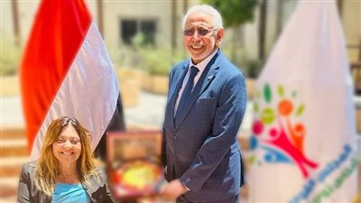 المشرفة على 