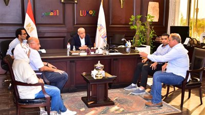 محافظ الأقصر يبحث ملفات هامة مع وفد وزارة السياحة