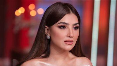 مي عمر تبكي في 