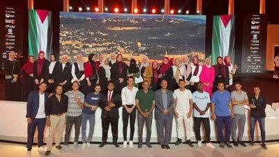 طلاب الأزهر يشاركون فى رالى السيارات الكهربائية بمدينة العلمين الجديدة