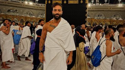 بعد صورة ميدو.. تعرف على حكم أداء العمرة بالوشم