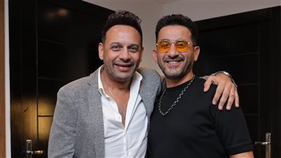 جمال ورقي وشياكة.. مصطفى قمر يشيد بمسرحية 