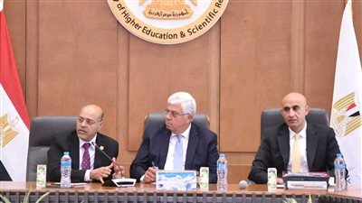 «عاشور»: التعاون بين الوزارات المعنية لتطوير التعليم لتوطين الصناعات وفقا لرؤية القيادة السياسية 