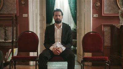 الحلقة الأولى من مسلسل عمر أفندي.. أحمد حاتم في ورطة بسبب 