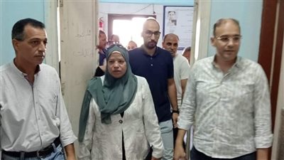 رئيس مجلس مدينة بني مزار في زيارة مفاجئة للمستشفى العام