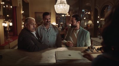الحلقة الثانية من مسلسل عمر أفندي.. أحمد حاتم يسافر عبر الزمن عن طريق 