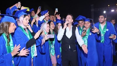 من الحضانة للثانوية.. حفلات تخرج طلا ب المدارس «سبوبة» لمص دم أولياء الأمور 