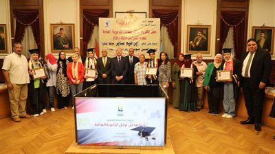 محافظ القاهرة ومدير التعليم يشهدان حفل تكريم أوائل الثانوية العامة (صور) 