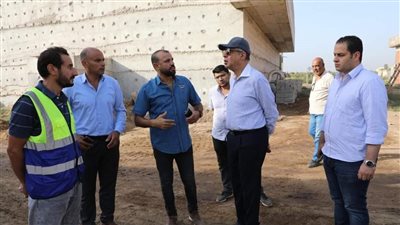 محافظ المنيا يتابع الأعمال الإنشائية لتوسعة محطة مياه الشرب 