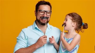 ما سر الفكاهة في التربية الحديثة للأبناء؟