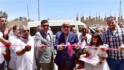 محافظ الأقصر يفتتح أولى مجمعات الخدمات الحكومية بمدينة أرمنت (صور)