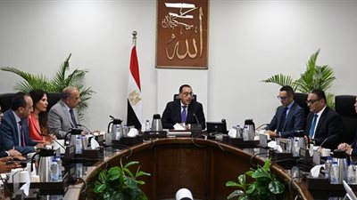 مدبولي يستعرض خطط ومشروعات شركة 