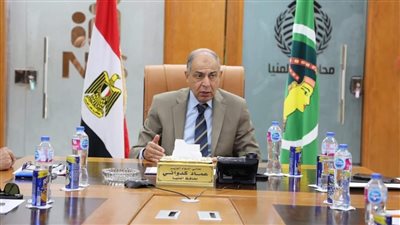 محافظ المنيا يترأس لجان البت والتوقيع على عقود التقنين